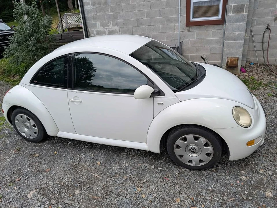2002 Volkswagen New Beetle - Image 3 of 8