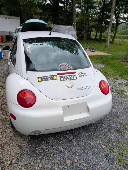 2002 Volkswagen New Beetle - Image 6 of 8