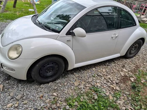 2002 Volkswagen Beetle 2.5L Entry Hatchback 2D