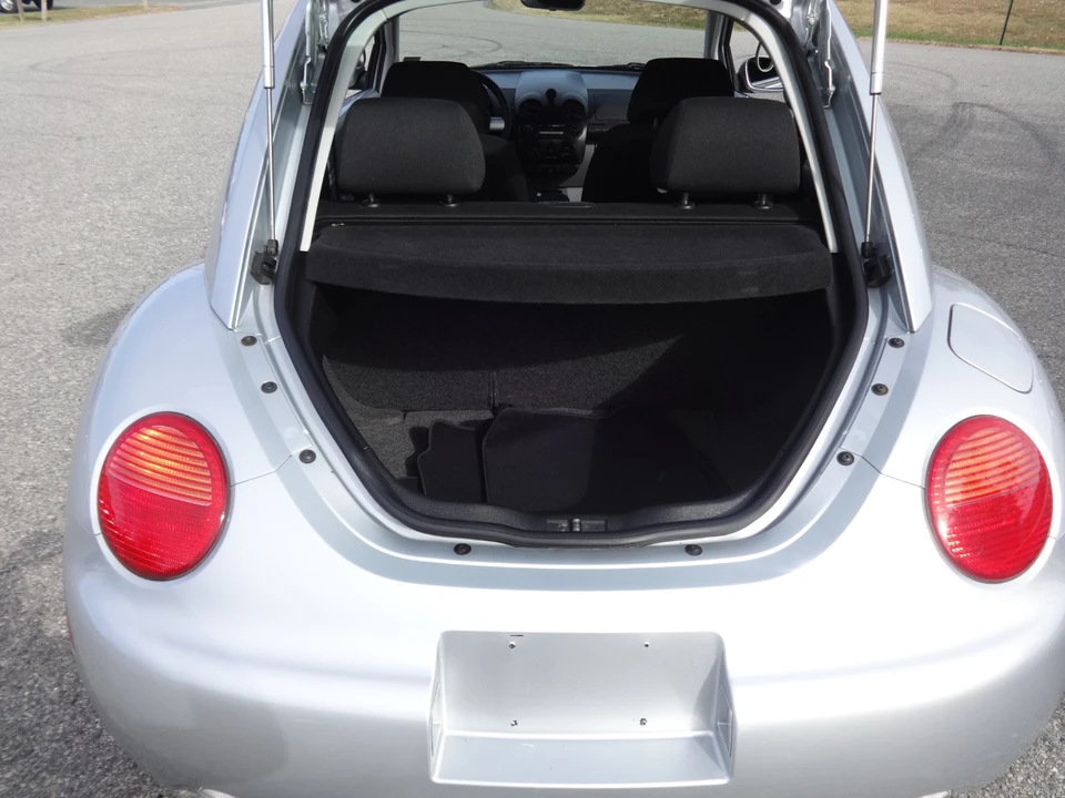 2002 Volkswagen Beetle (1980-2003) - Image 12 of 20