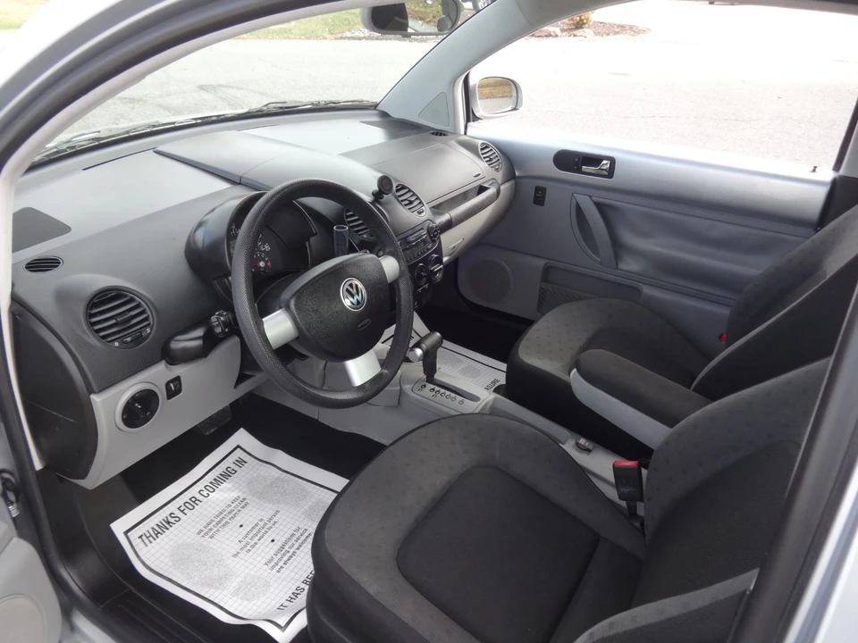 2002 Volkswagen Beetle (1980-2003) - Image 17 of 20