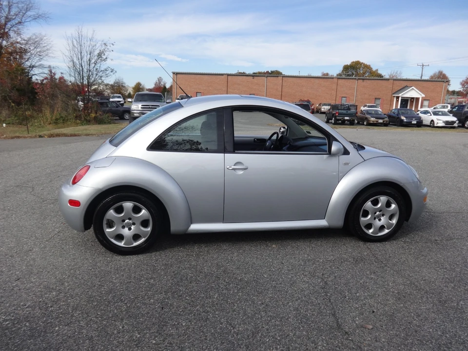 2002 Volkswagen Beetle (1980-2003) - Image 5 of 20