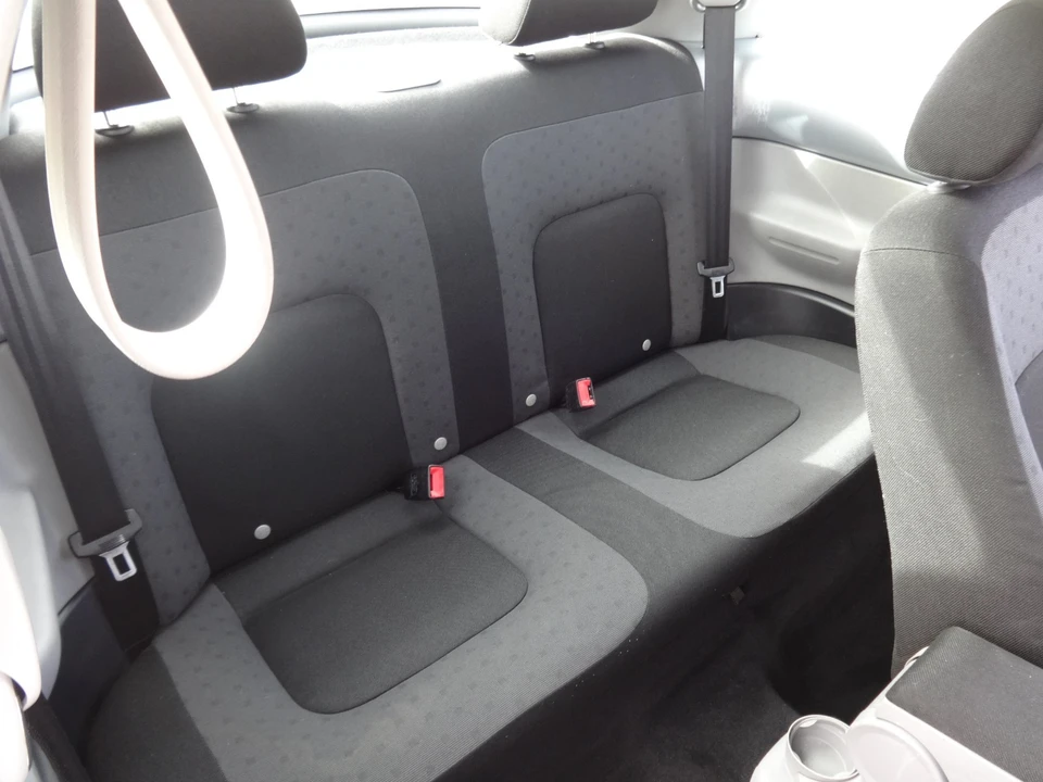 2002 Volkswagen Beetle (1980-2003) - Image 20 of 20