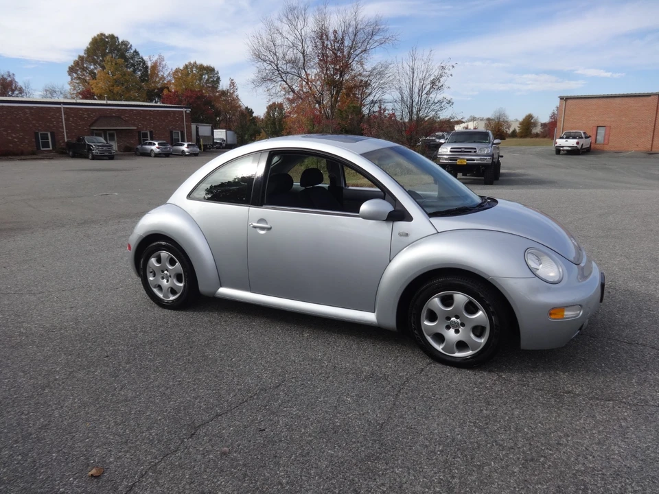 2002 Volkswagen Beetle (1980-2003) - Image 10 of 20