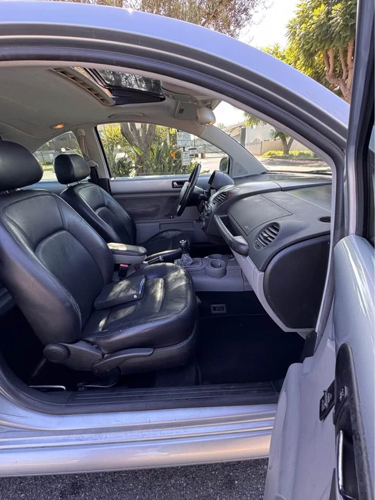 2002 Volkswagen New Beetle - Image 11 of 12