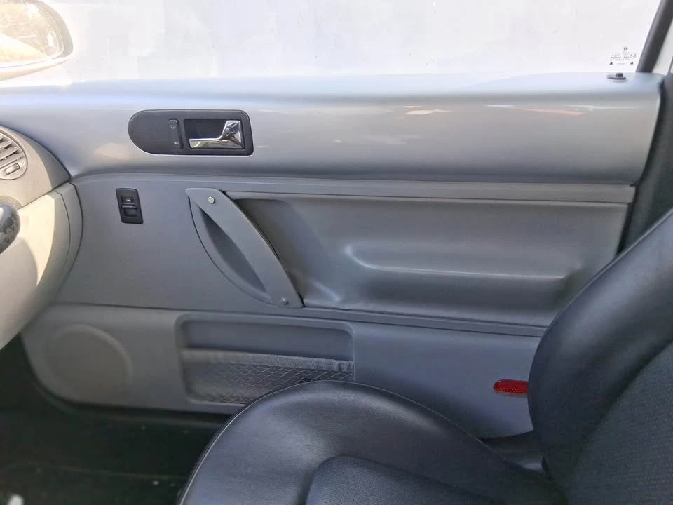 2002 Volkswagen New Beetle - Image 10 of 19