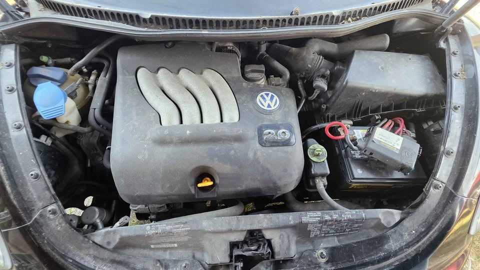 2002 Volkswagen New Beetle - Image 8 of 9