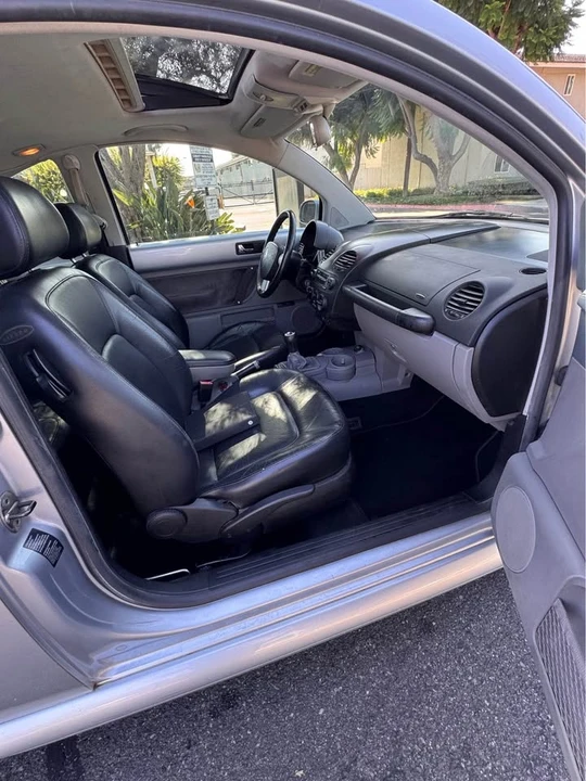 2002 Volkswagen New Beetle - Image 11 of 12