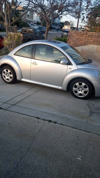 2002 Volkswagen New Beetle - Image 2 of 2
