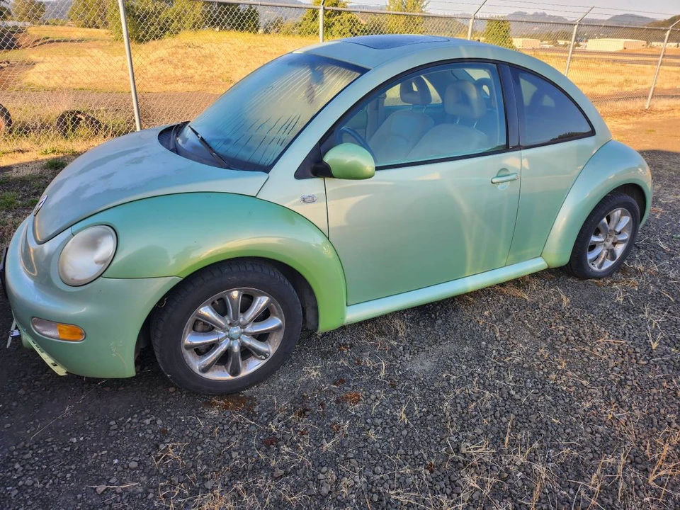 2001 Volkswagen New Beetle - Image 8 of 9