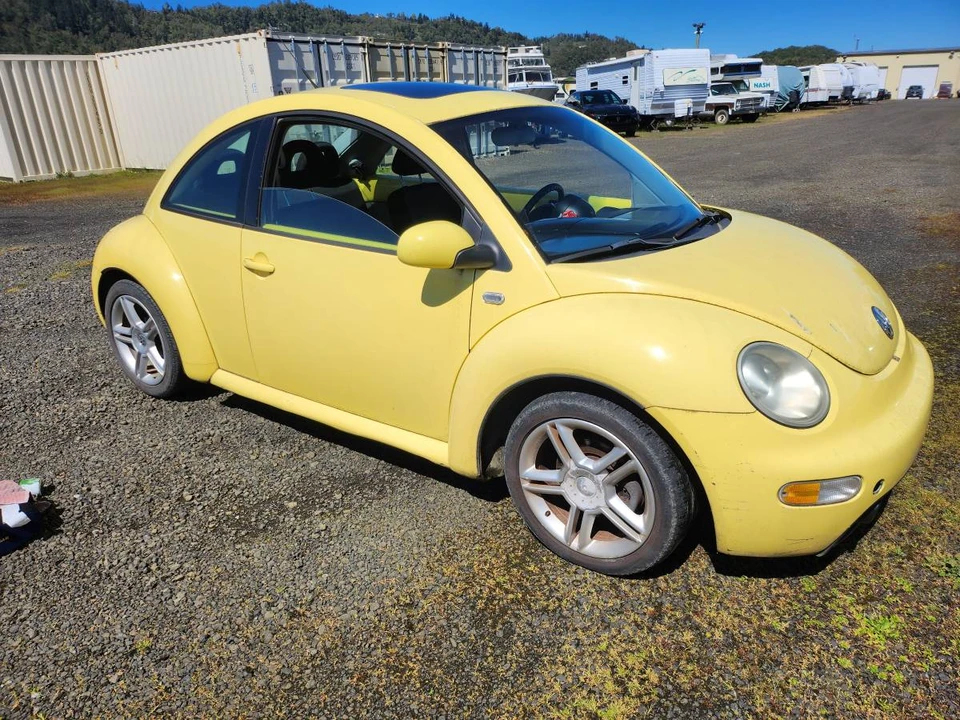 2001 Volkswagen New Beetle - Image 5 of 9