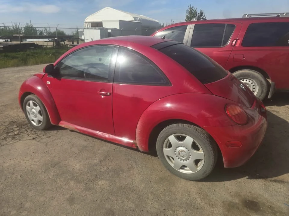 2002 Volkswagen New Beetle - Image 5 of 9