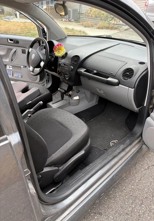 2002 Volkswagen New Beetle - Image 6 of 7