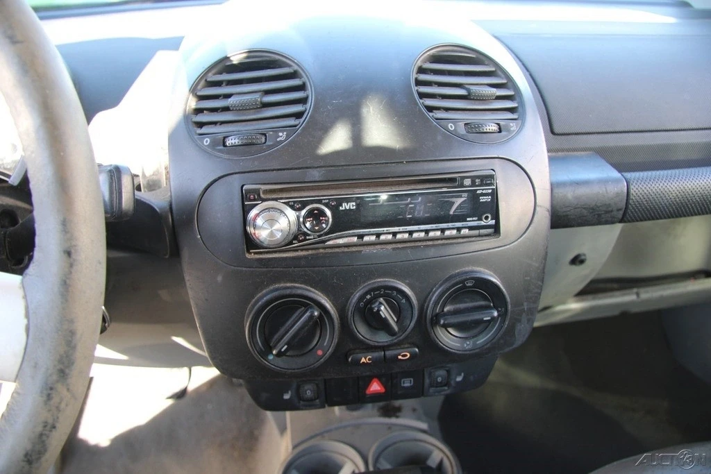2002 Volkswagen New Beetle - Image 17 of 21