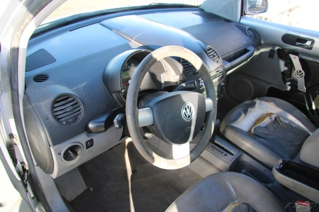 2002 Volkswagen New Beetle - Image 14 of 21