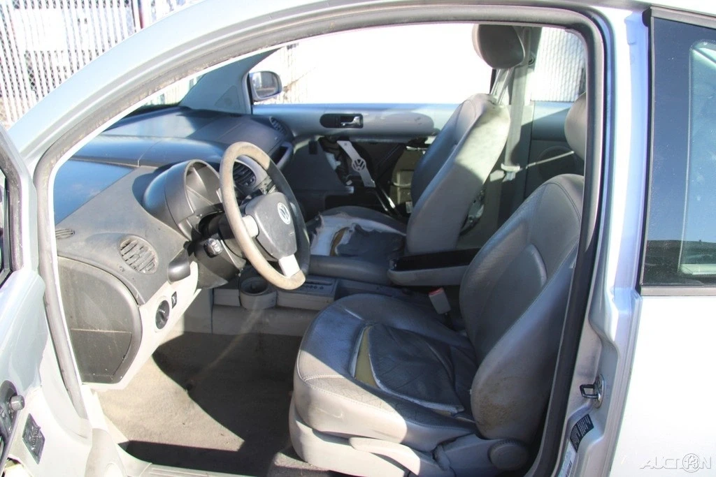 2002 Volkswagen New Beetle - Image 13 of 21
