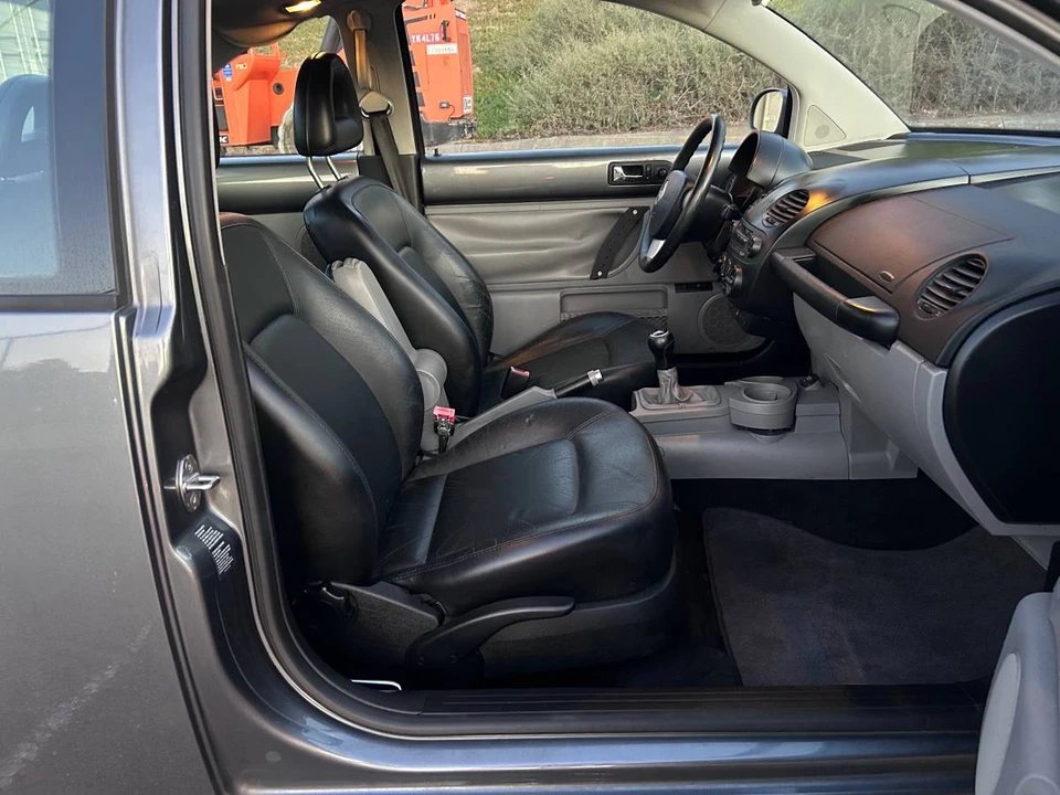 2002 Volkswagen New Beetle - Image 13 of 21