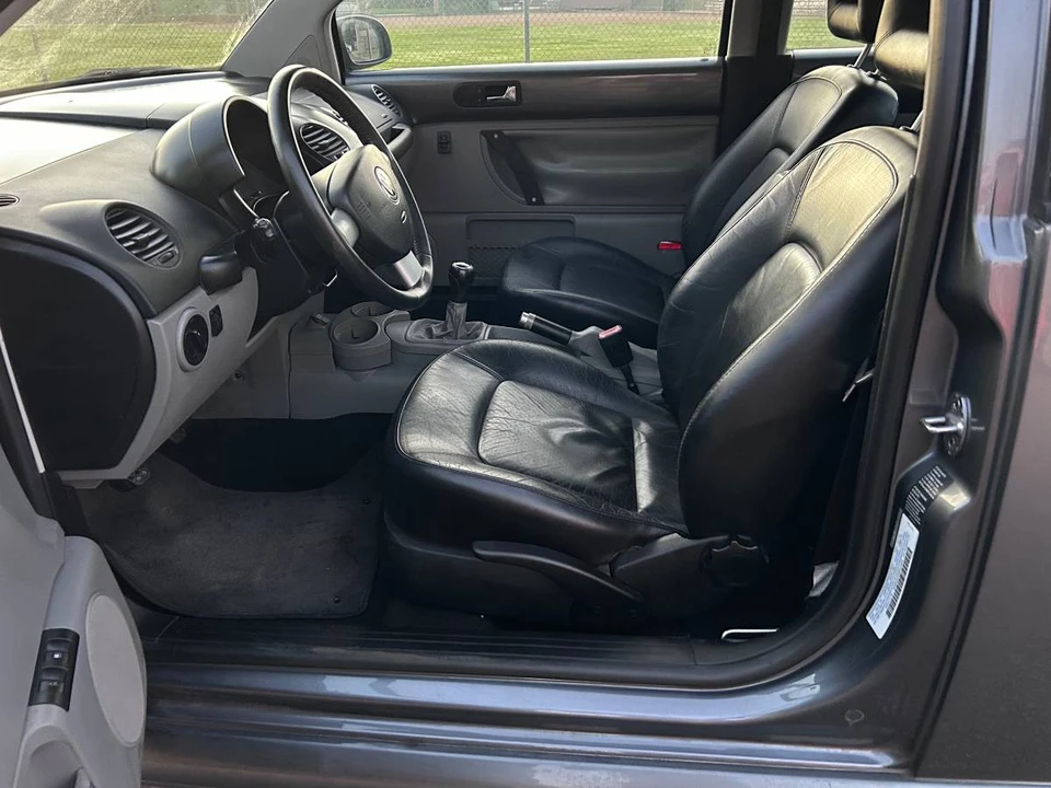 2002 Volkswagen New Beetle - Image 12 of 21