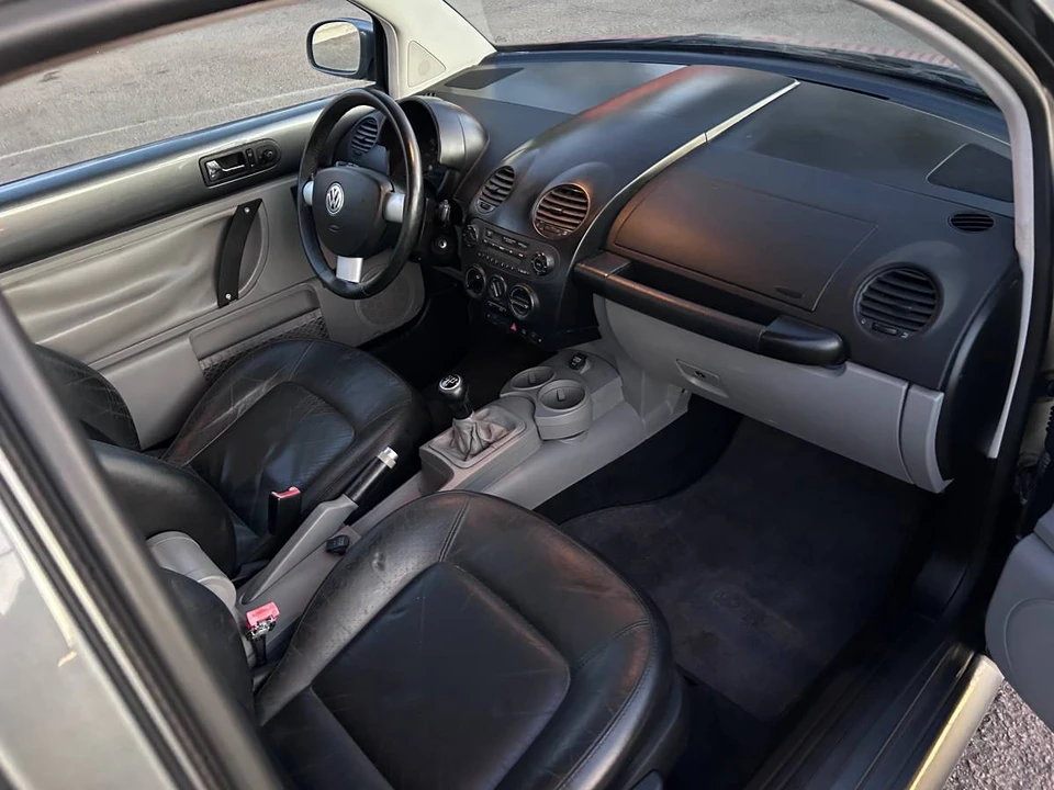 2002 Volkswagen New Beetle - Image 14 of 21