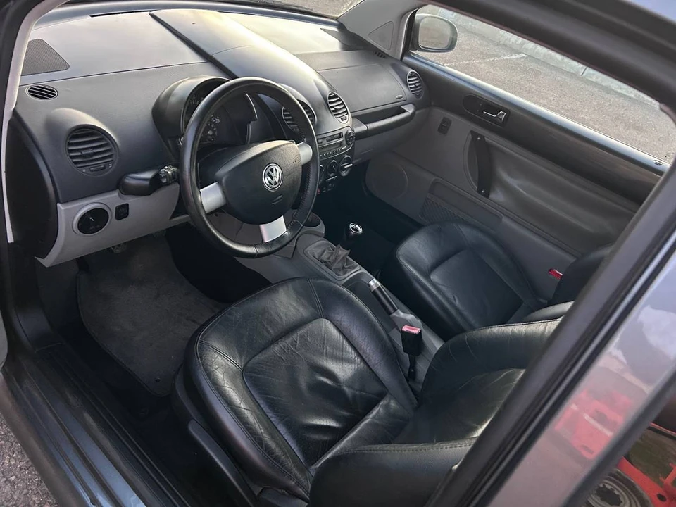 2002 Volkswagen New Beetle - Image 11 of 21