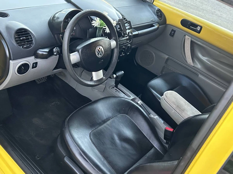2002 Volkswagen New Beetle - Image 10 of 19