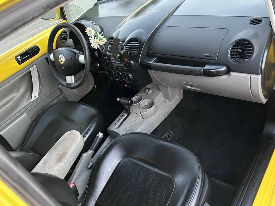 2002 Volkswagen New Beetle - Image 14 of 19