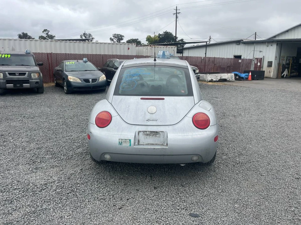 2002 Volkswagen New Beetle - Image 5 of 8