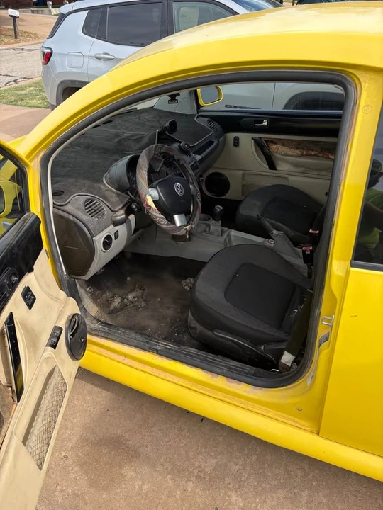 2002 Volkswagen New Beetle - Image 5 of 12