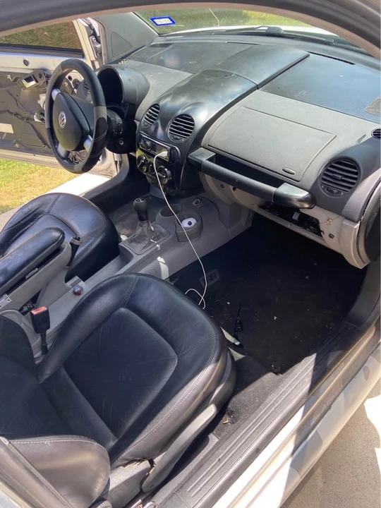 2002 Volkswagen New Beetle - Image 11 of 14