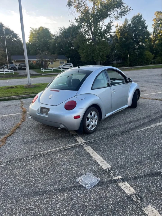 2002 Volkswagen New Beetle - Image 3 of 8