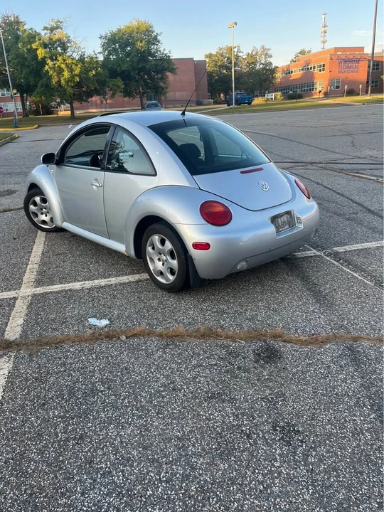 2002 Volkswagen New Beetle - Image 4 of 8