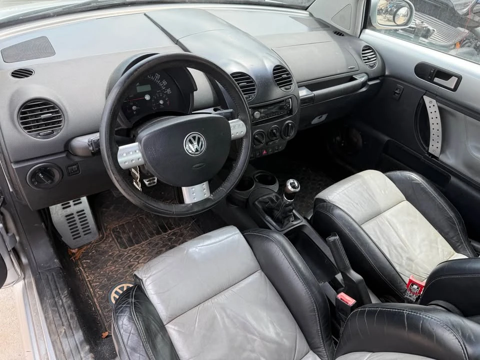 2002 Volkswagen New Beetle - Image 11 of 14