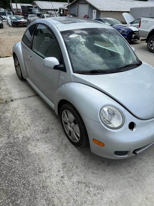 2002 Volkswagen New Beetle - Image 6 of 14