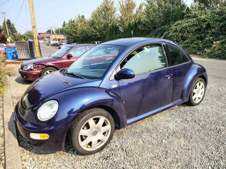 2002 Volkswagen New Beetle - Image 5 of 10
