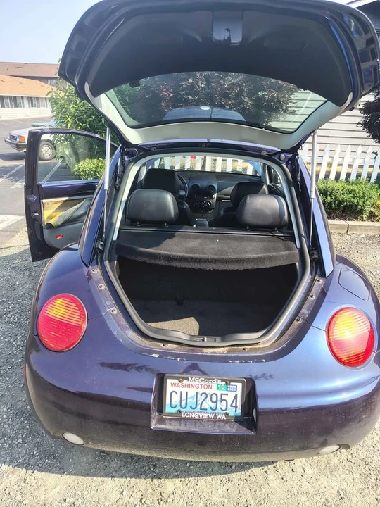 2002 Volkswagen New Beetle - Image 9 of 10