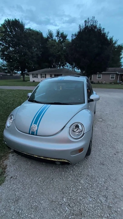 2002 Volkswagen New Beetle - Image 2 of 4