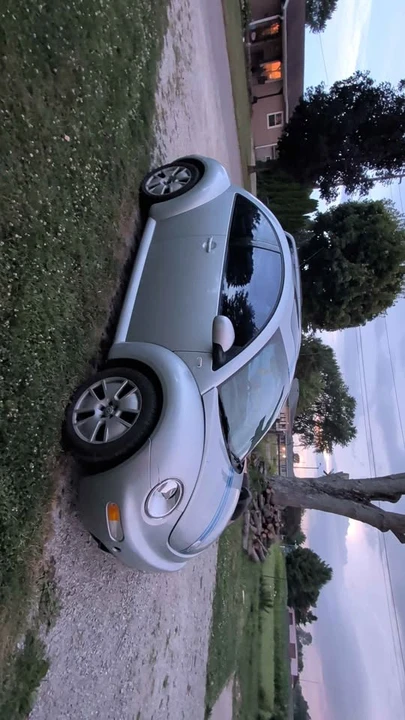 2002 Volkswagen New Beetle - Image 3 of 4