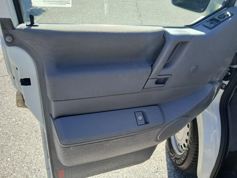 2002 Volkswagen EuroVan - Image 18 of 21