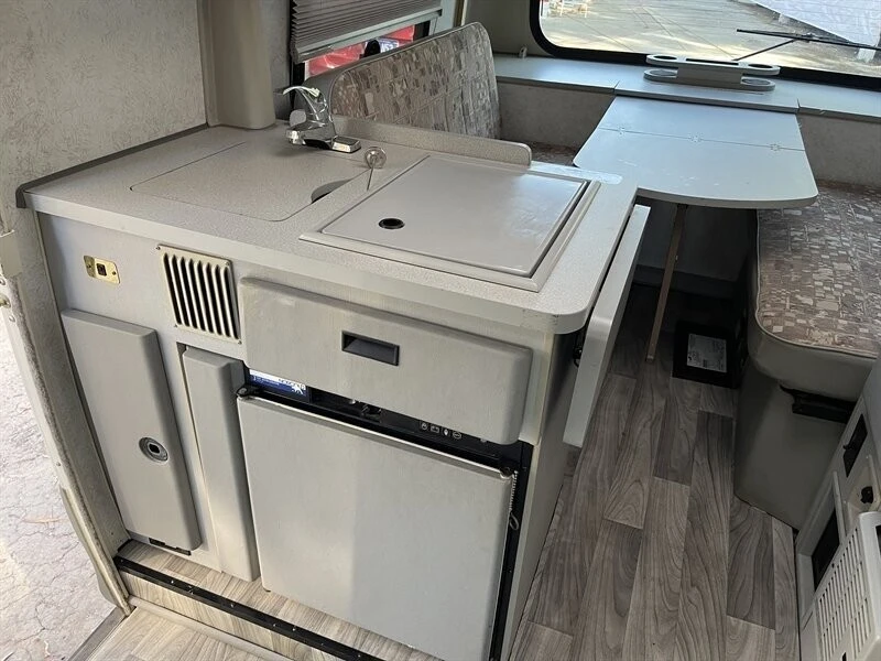 2002 Volkswagen EuroVan - Image 8 of 12