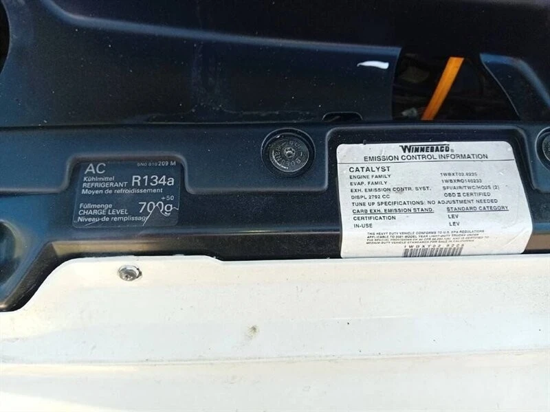 2002 Volkswagen EuroVan - Image 16 of 21