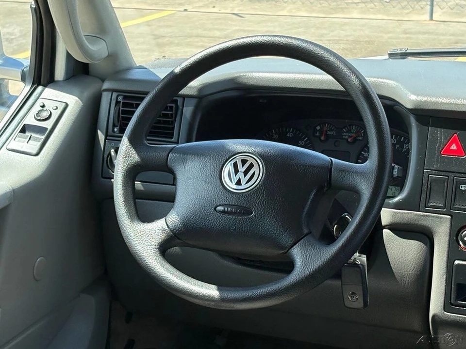 2002 Volkswagen EuroVan - Image 17 of 21