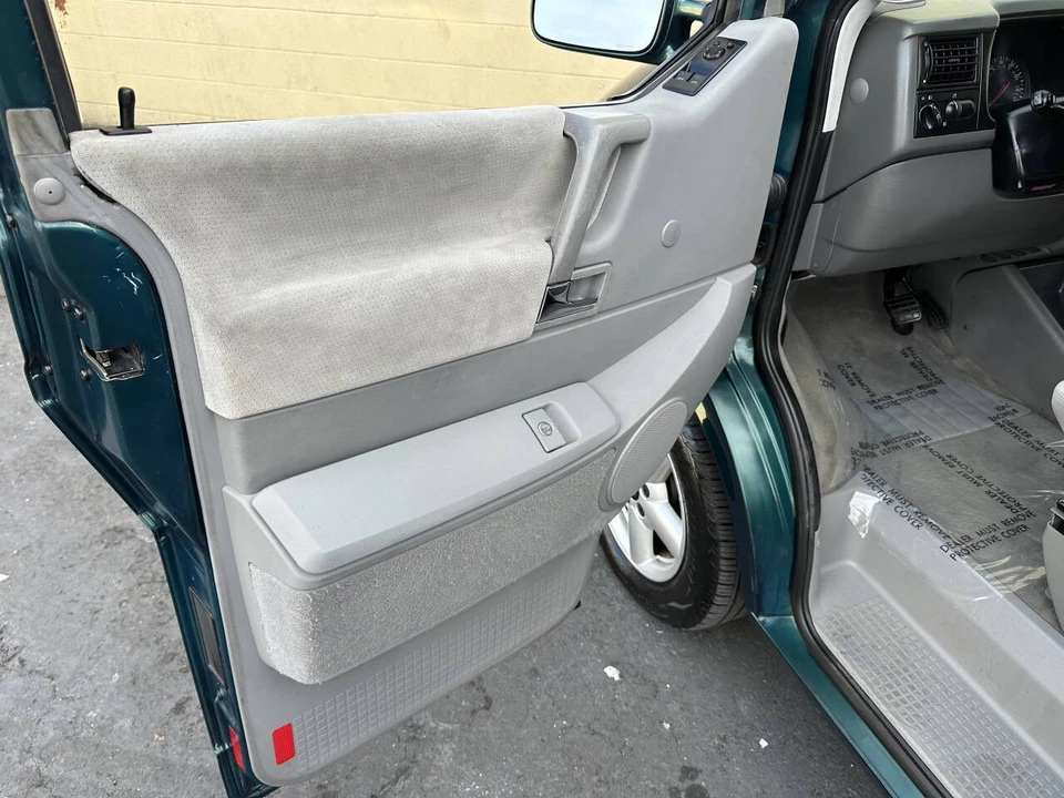 2002 Volkswagen EuroVan - Image 9 of 21