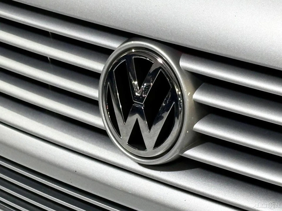 2002 Volkswagen EuroVan - Image 4 of 21