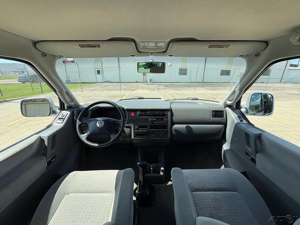 2002 Volkswagen EuroVan - Image 16 of 21