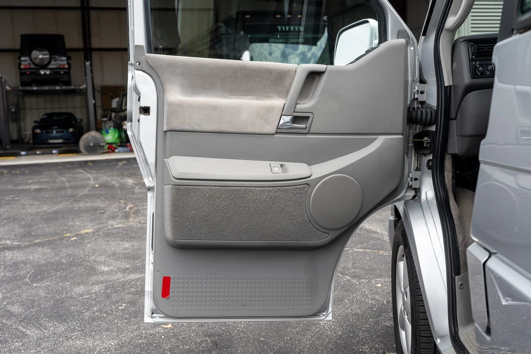2002 Volkswagen EuroVan - Image 15 of 31