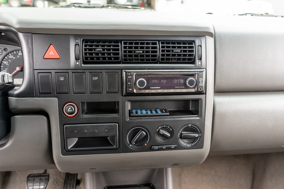 2002 Volkswagen EuroVan - Image 22 of 31