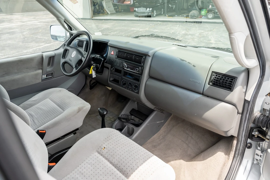 2002 Volkswagen EuroVan - Image 24 of 31