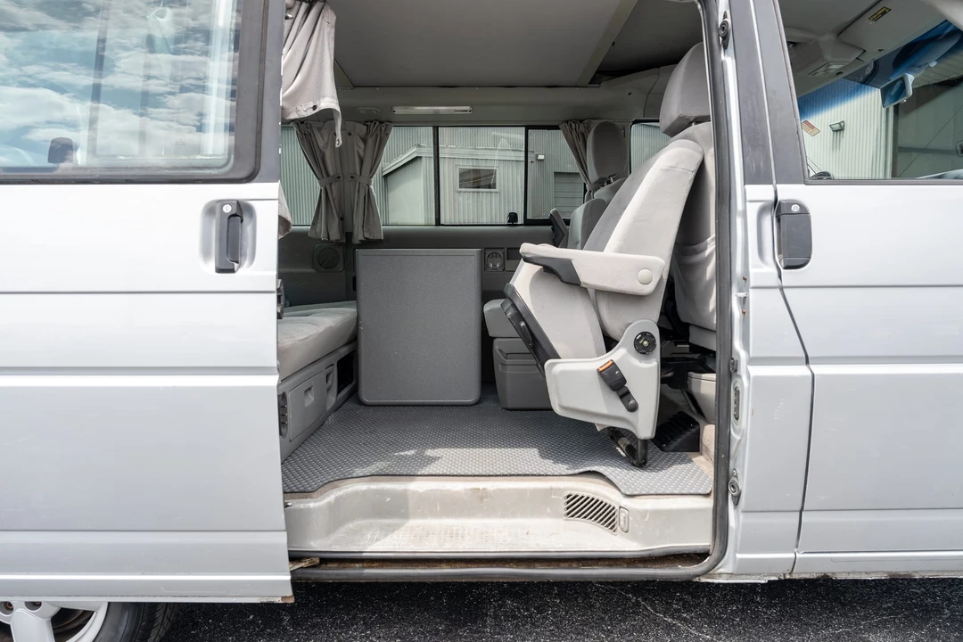 2002 Volkswagen EuroVan - Image 26 of 31