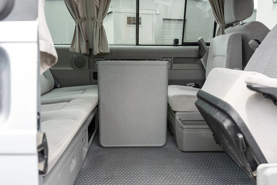 2002 Volkswagen EuroVan - Image 29 of 31