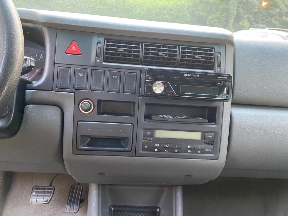2002 Volkswagen EuroVan - Image 30 of 31